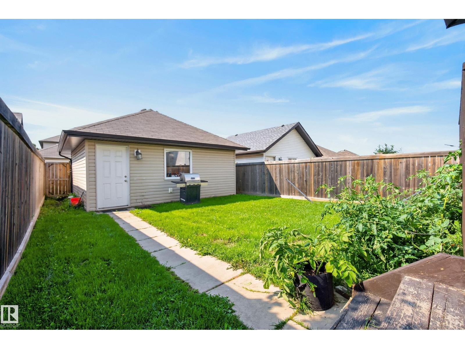 3003 20 AV NW, Laurel, Edmonton photo 4
