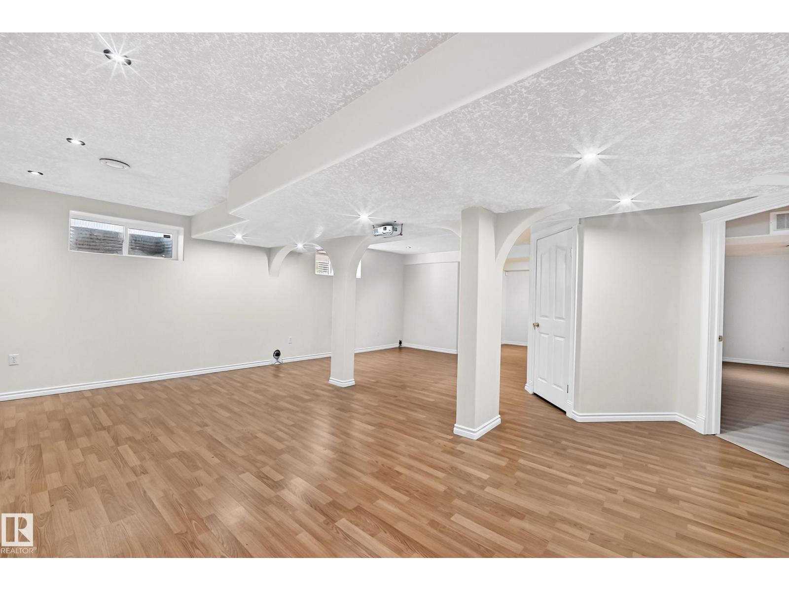 16619 72 ST NW - 45
