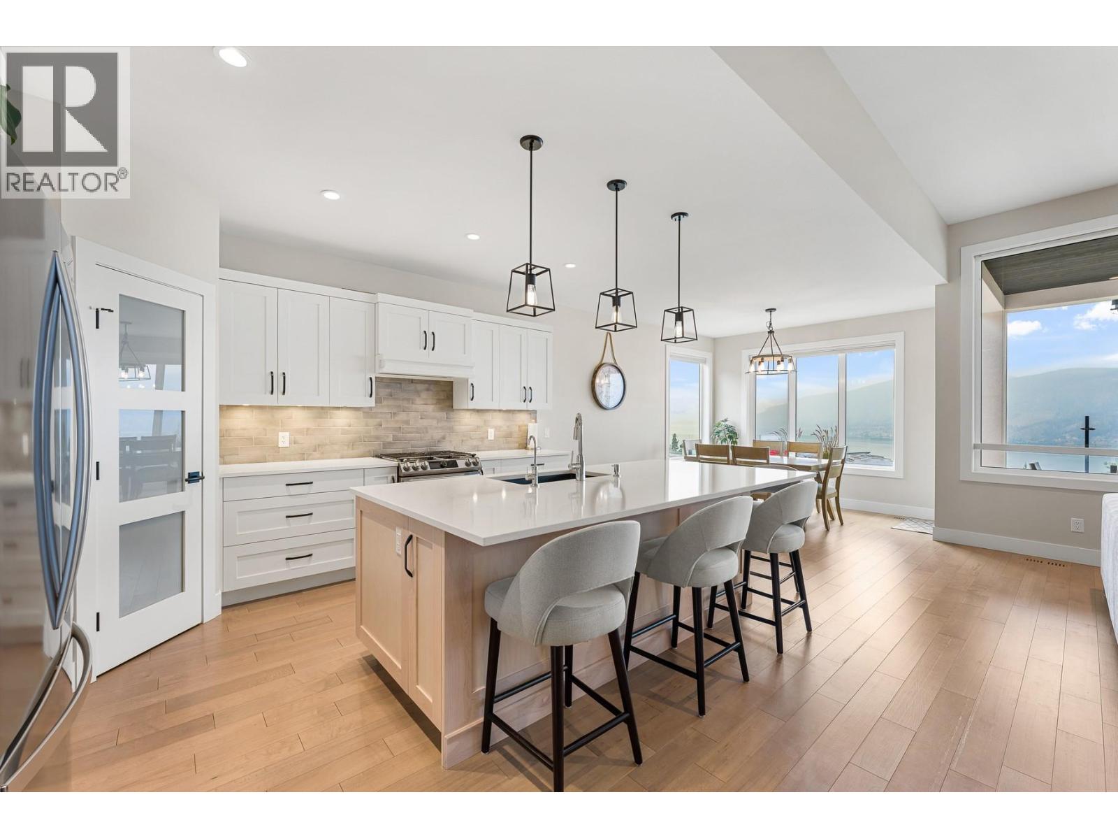9830 Beacon Hill Crescent, Lake Country - Image 1
