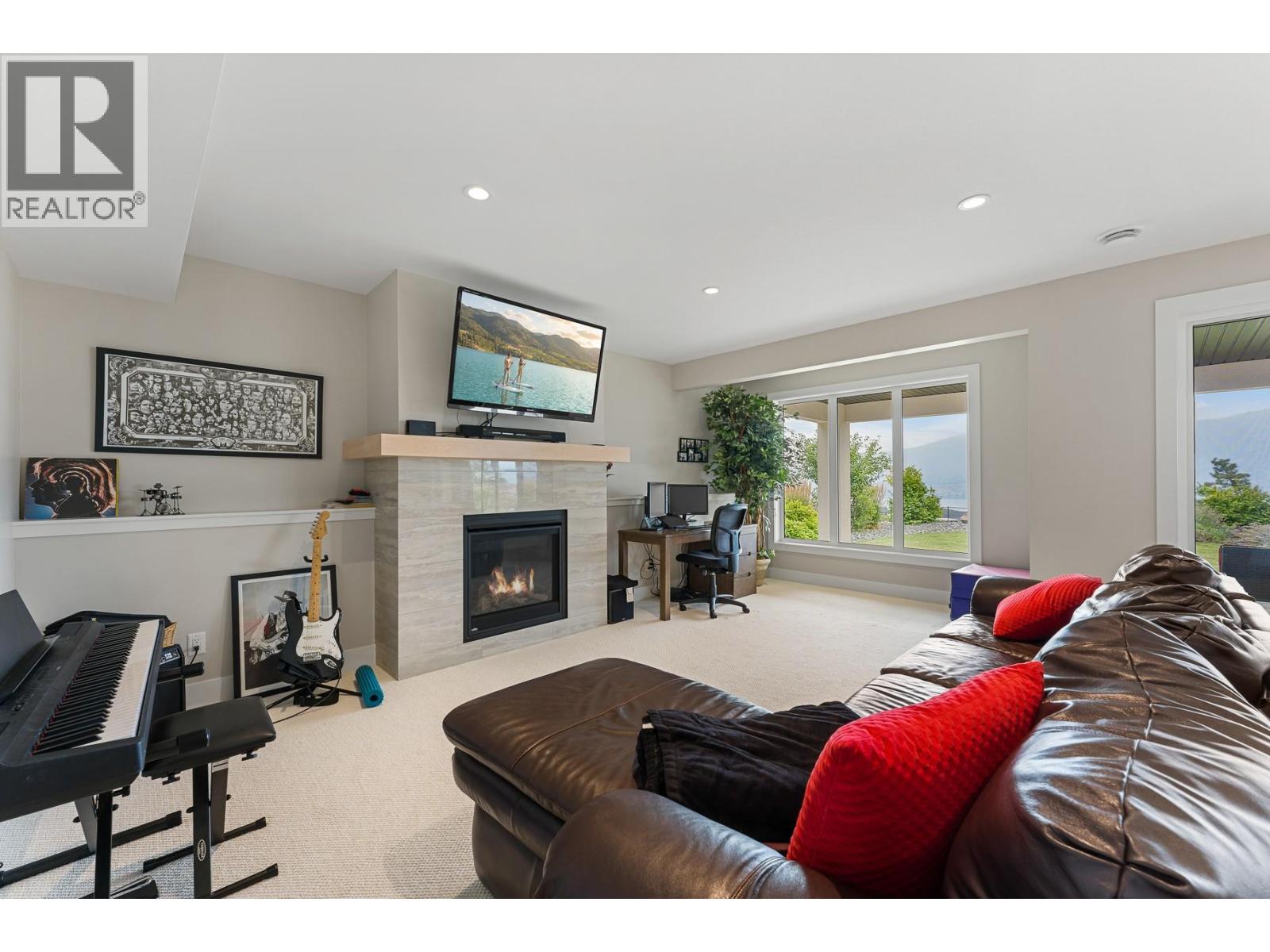 9830 Beacon Hill Crescent, Lake Country - Image 1