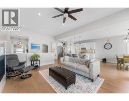 5pc Ensuite bath - 9830 Beacon Hill Crescent, Lake Country, BC V0E2G0 Photo 13