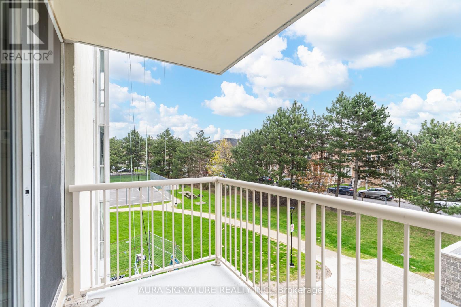 #401 3077 WESTON ROAD - 32