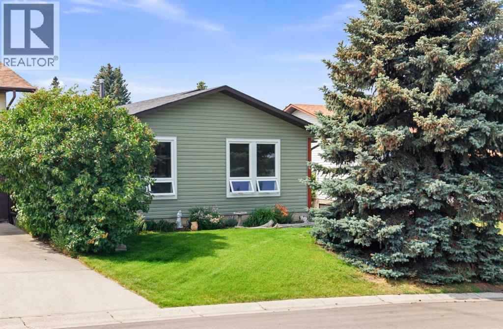 11 Beddington Green NE, Beddington Heights, Calgary photo 2