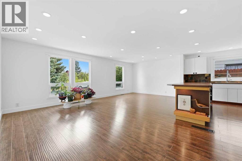 11 Beddington Green NE, Beddington Heights, Calgary photo 5