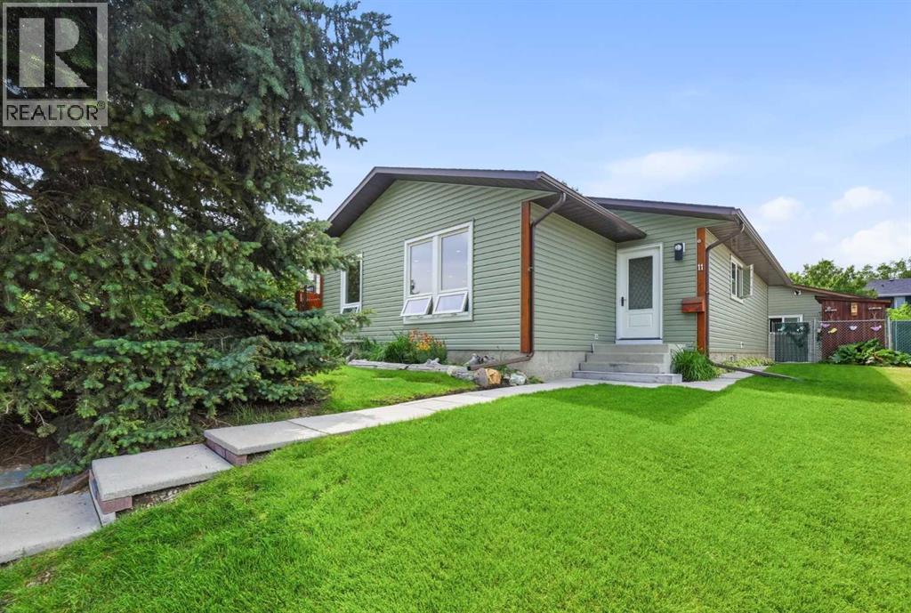 11 Beddington Green NE, Beddington Heights, Calgary photo 1