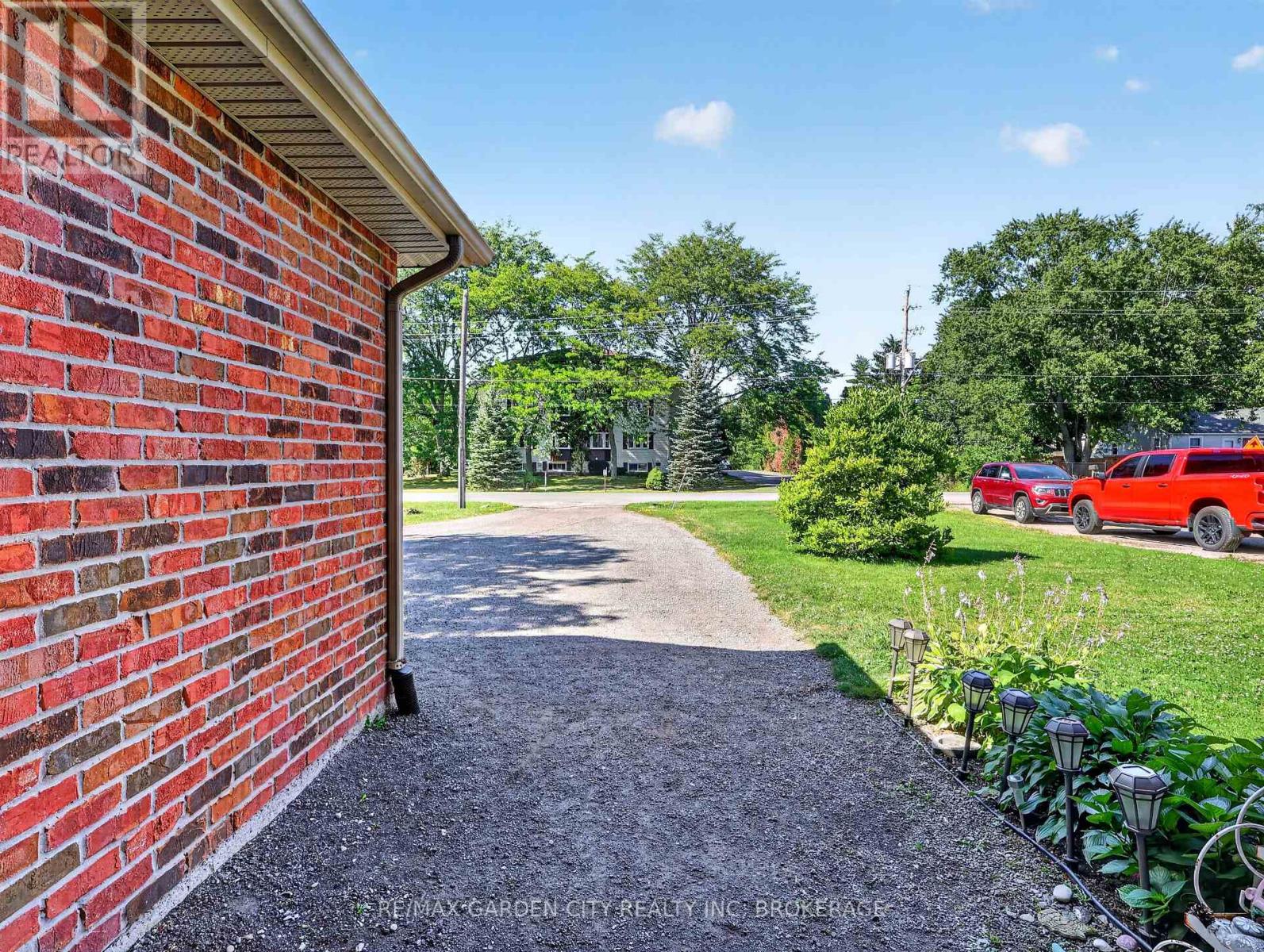 828 FOSS ROAD - Image 3