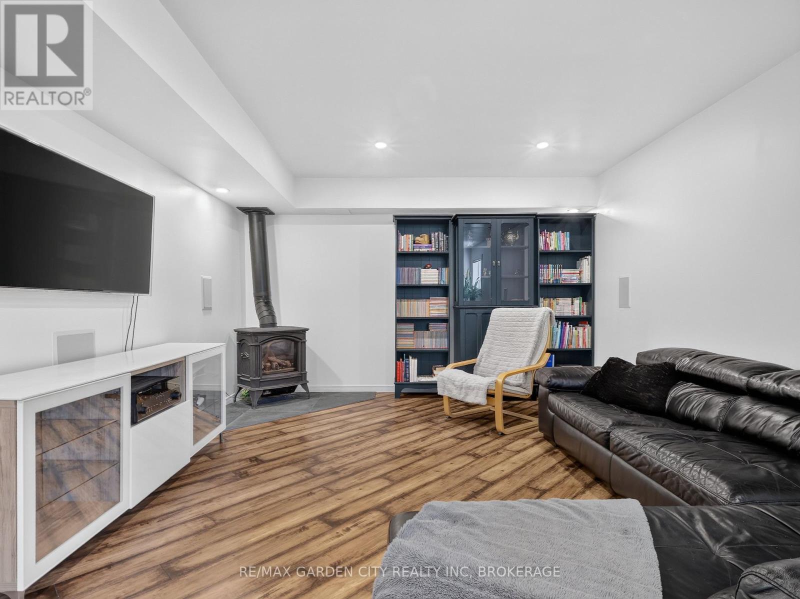 828 FOSS ROAD - 30
