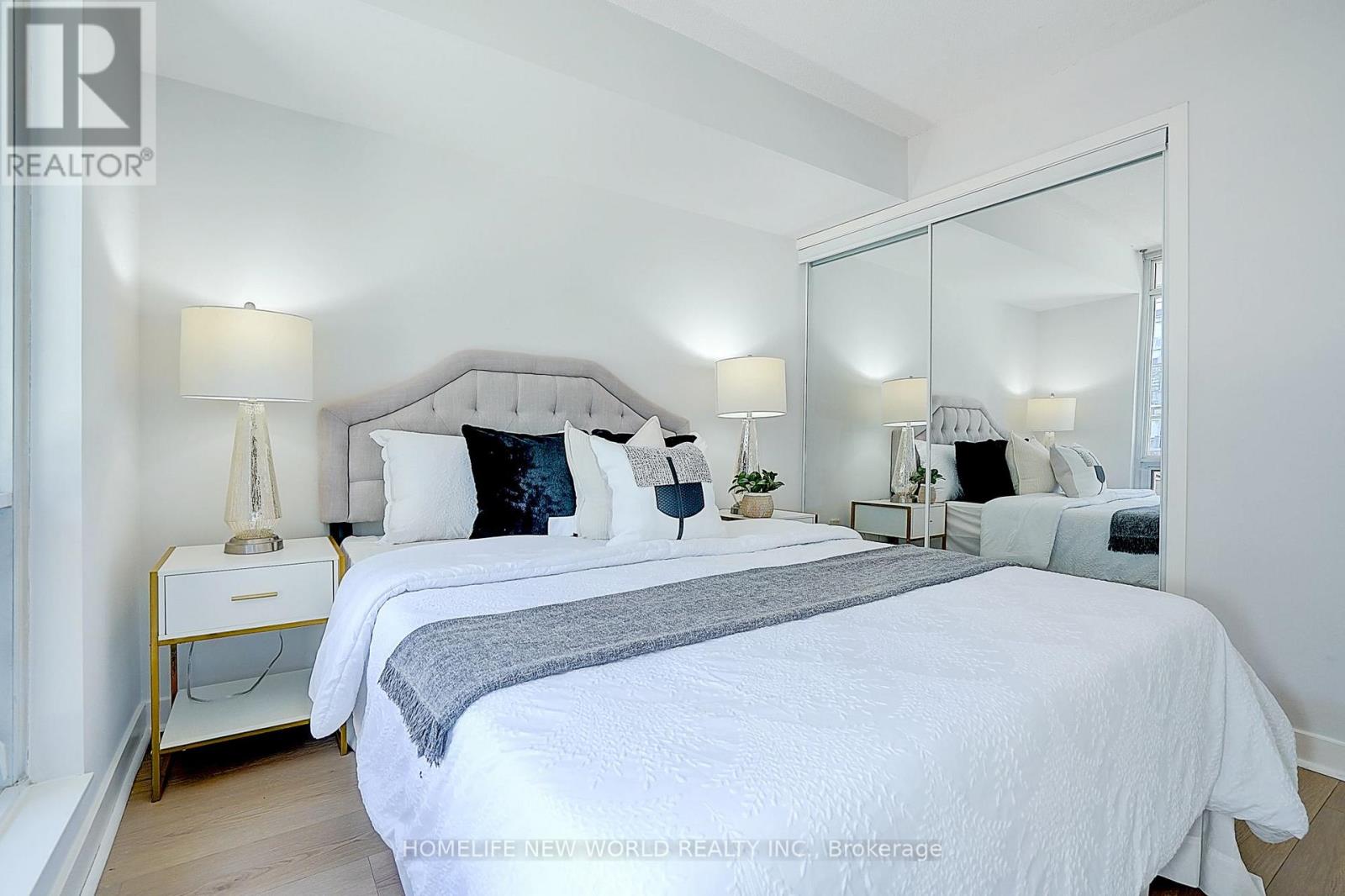 #307 15 FORT YORK BOULEVARD - 32