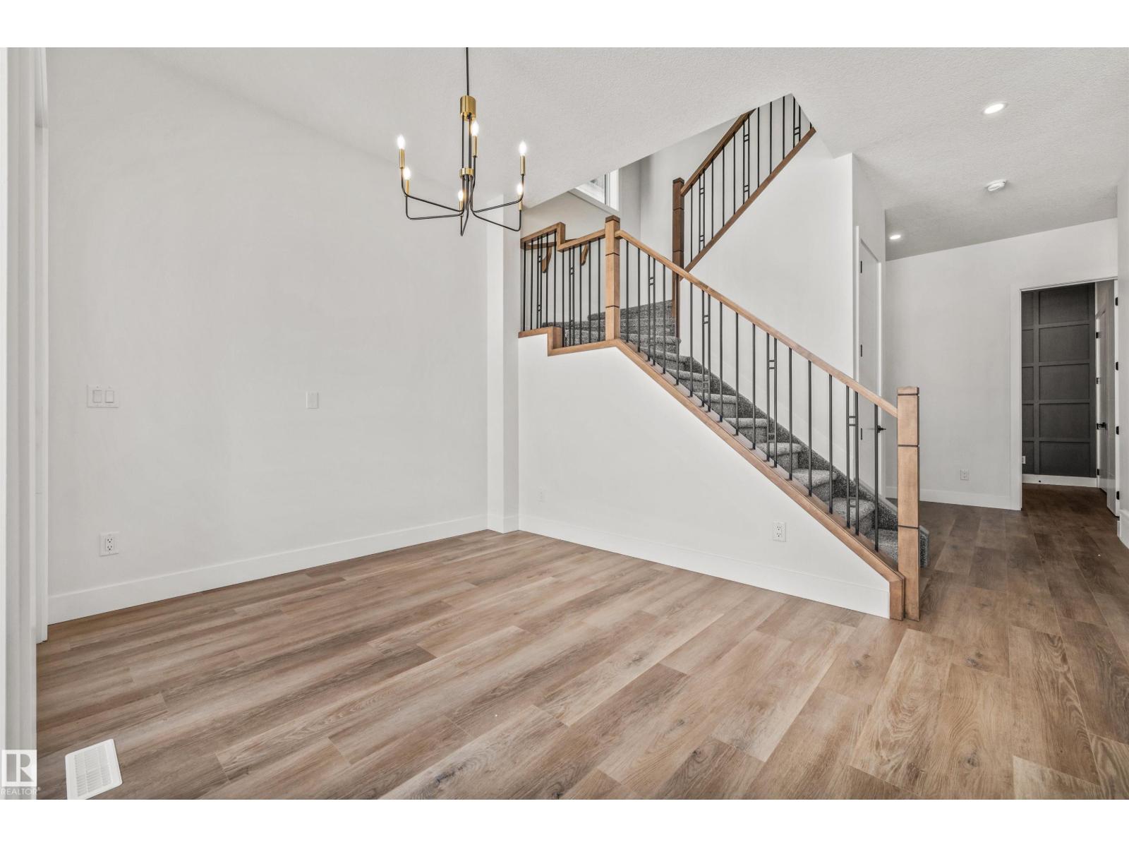 21 Sorel AV - Image 20