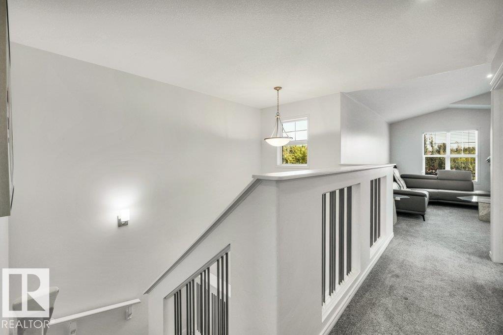 76 Everitt DR N - 22