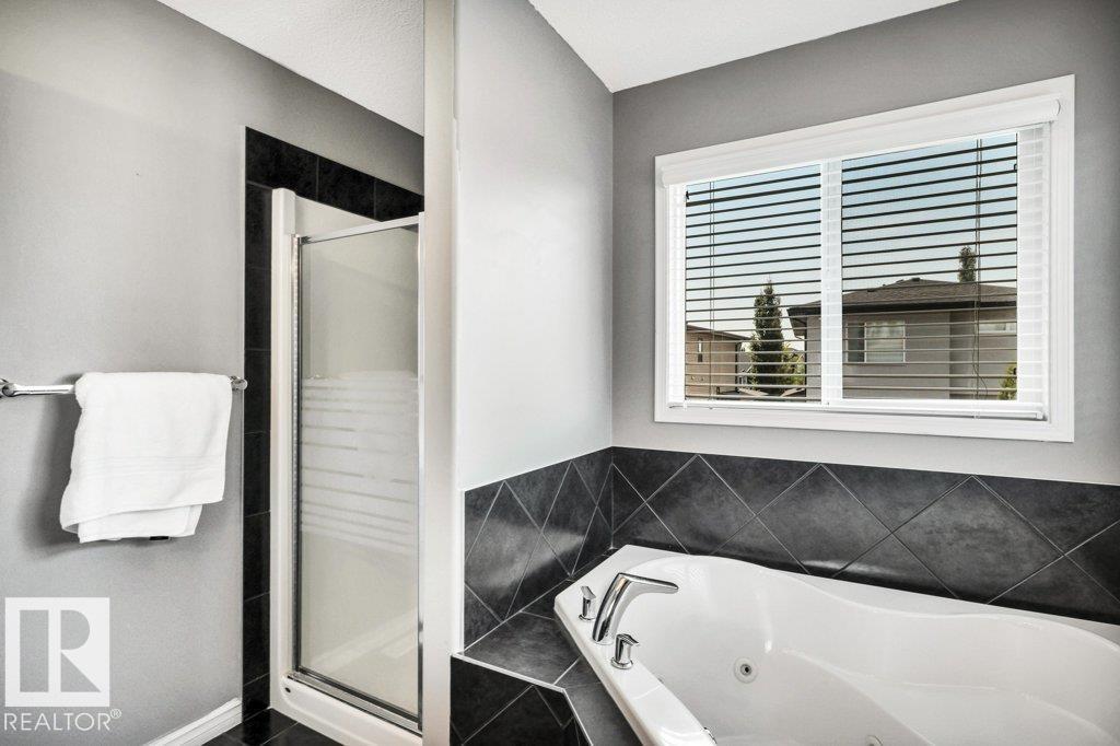 76 Everitt DR N - 29
