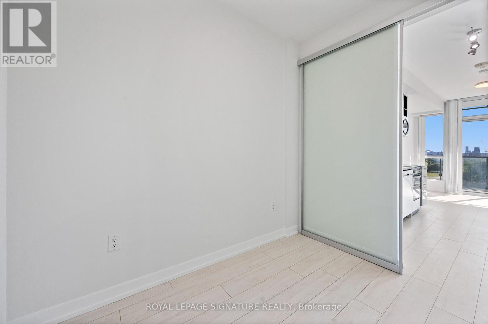 #710 10 DE BOERS DRIVE - 16