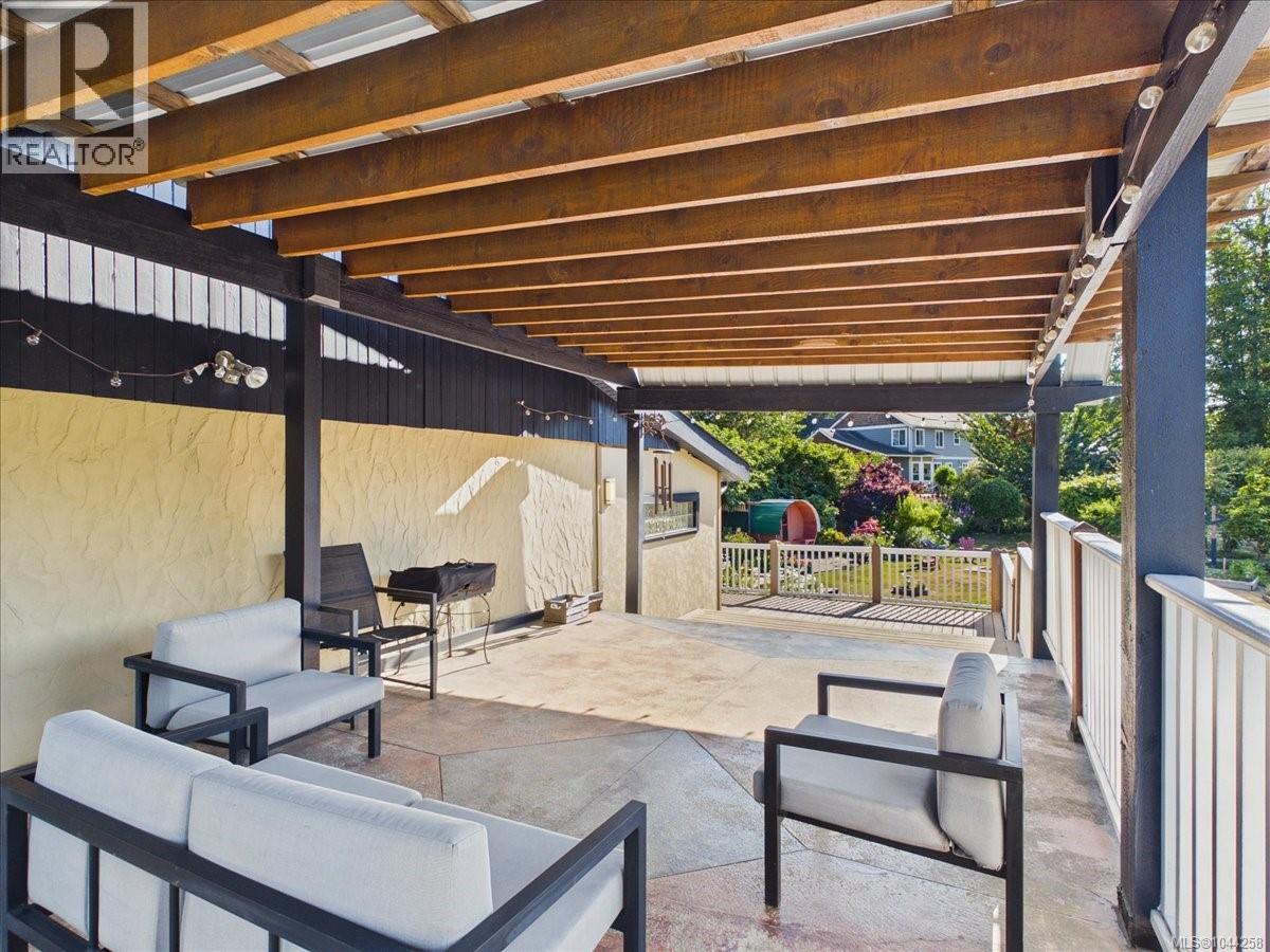 1638 Whiffin Spit Rd - 29
