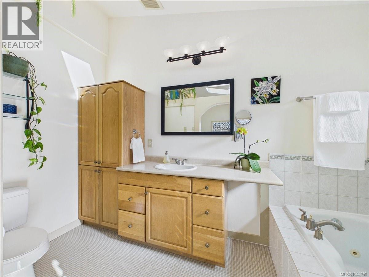1638 Whiffin Spit Rd - 40