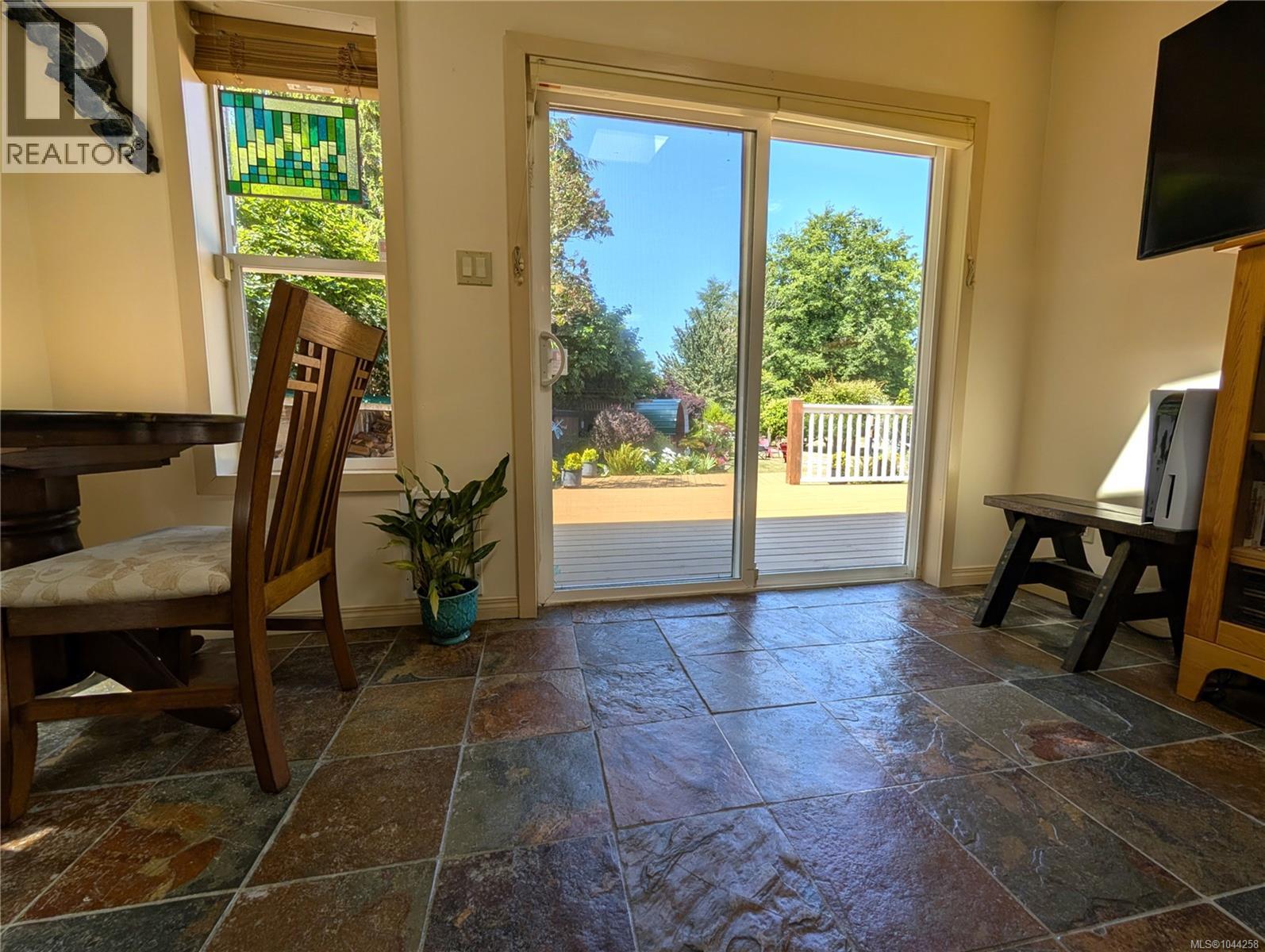 1638 Whiffin Spit Rd - Image 27