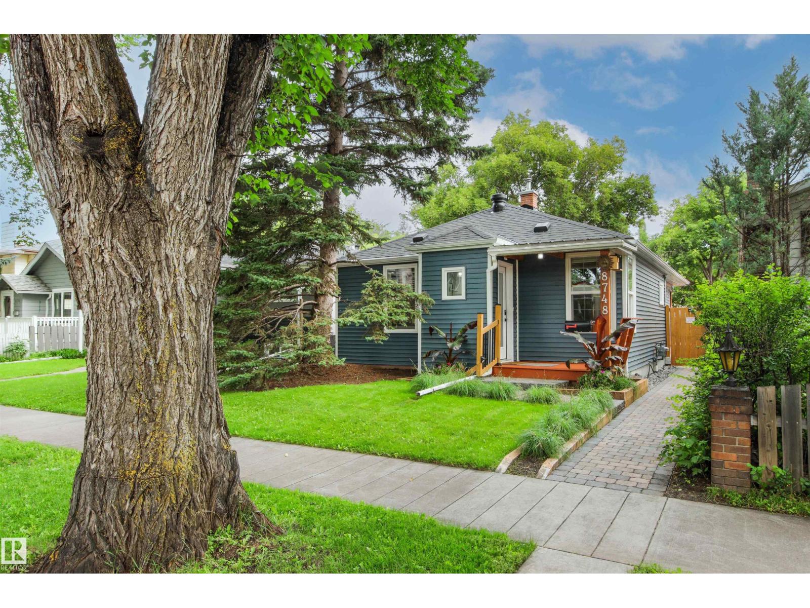 8748 80 AV NW, King Edward Park, Edmonton photo 1