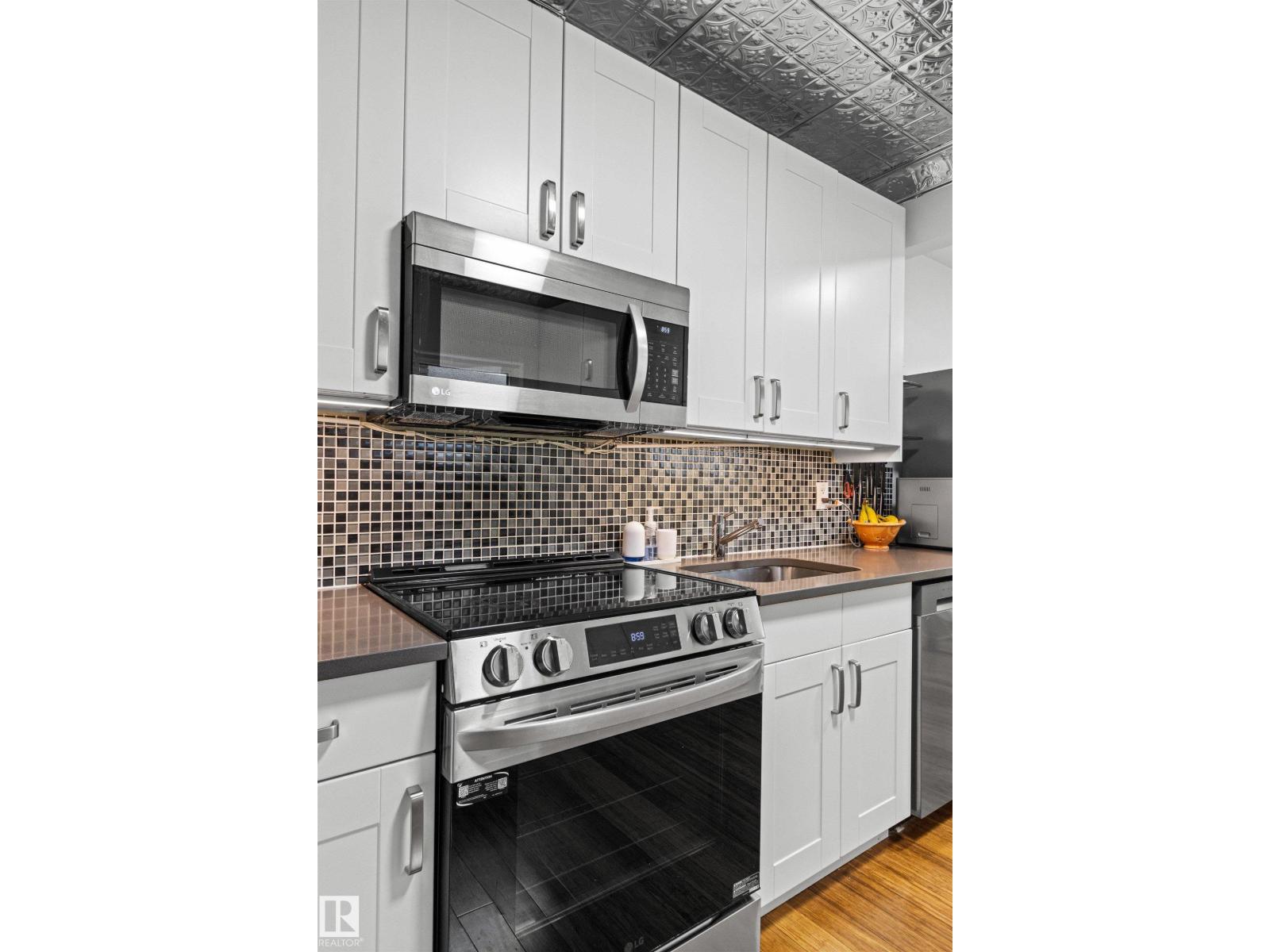 8748 80 AV NW - 17