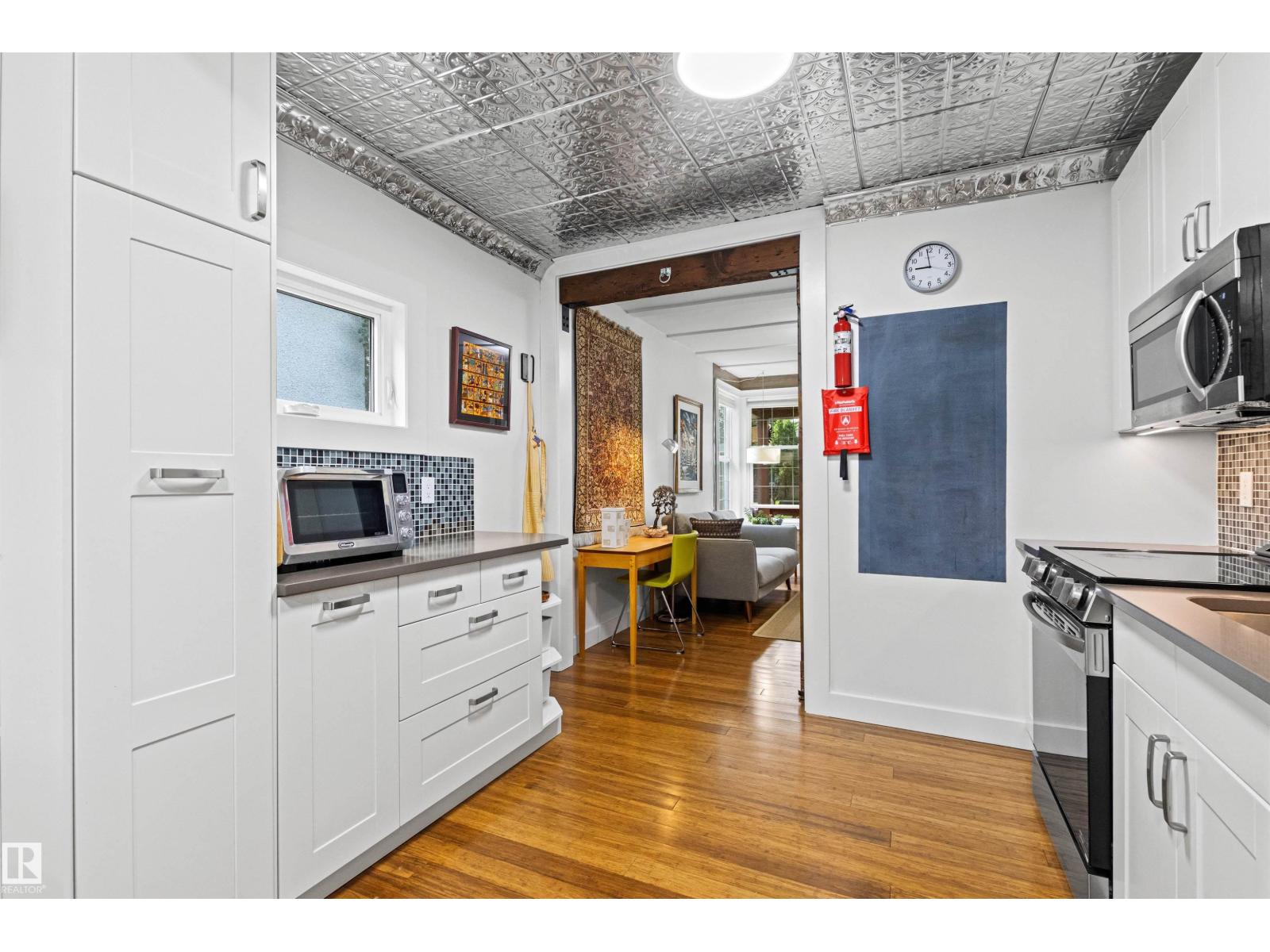 8748 80 AV NW - 18