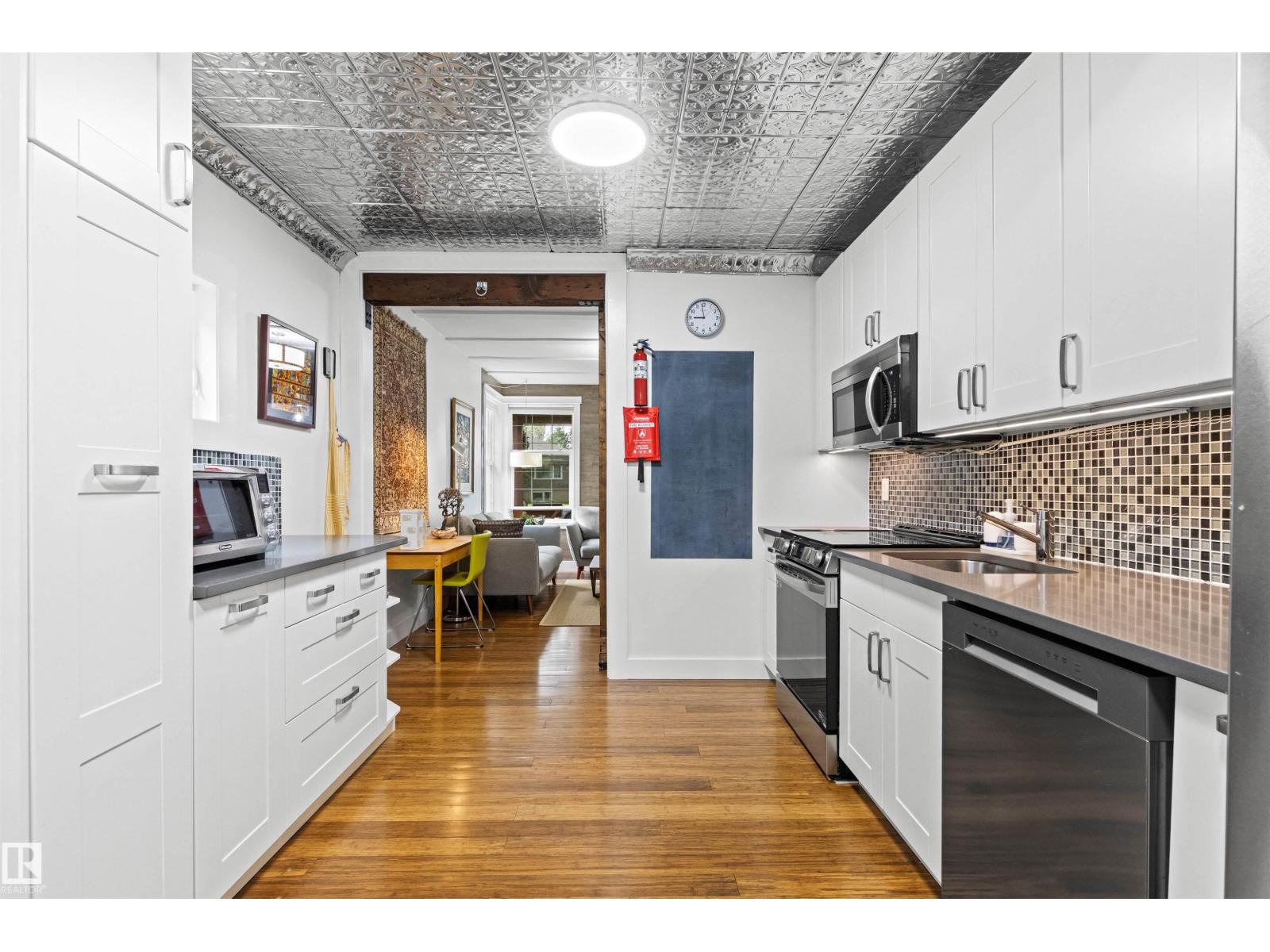 8748 80 AV NW - 19