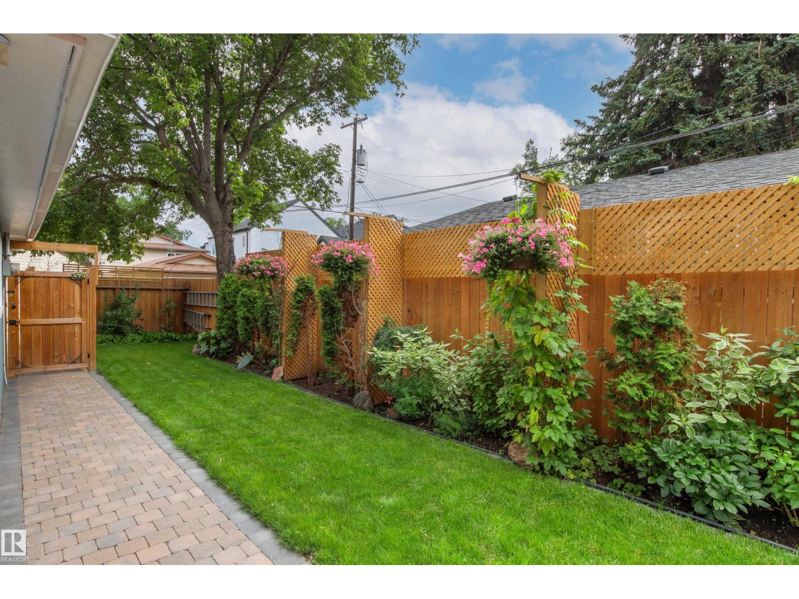 8748 80 AV NW - 68