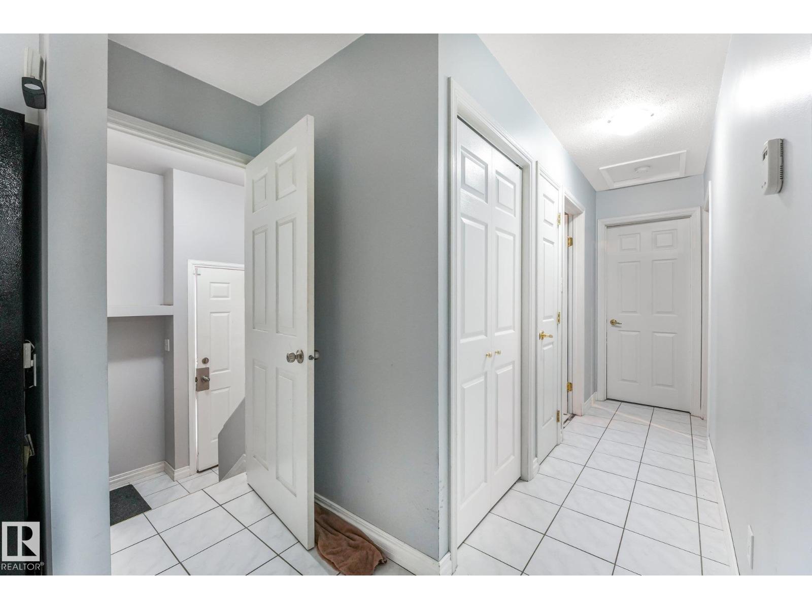 8712 137 AV NW - 18