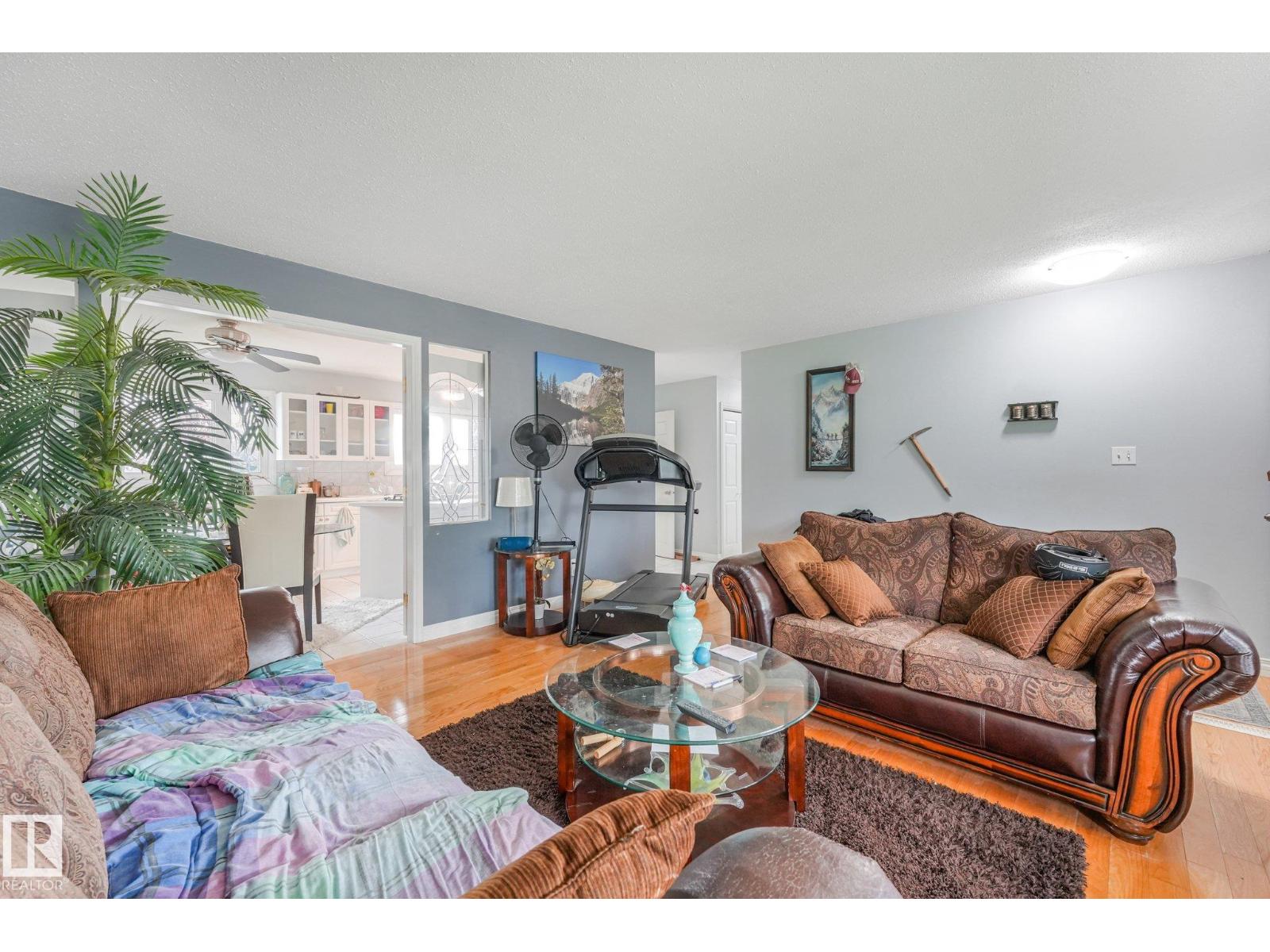 8712 137 AV NW, Northmount (Edmonton), Edmonton photo 2