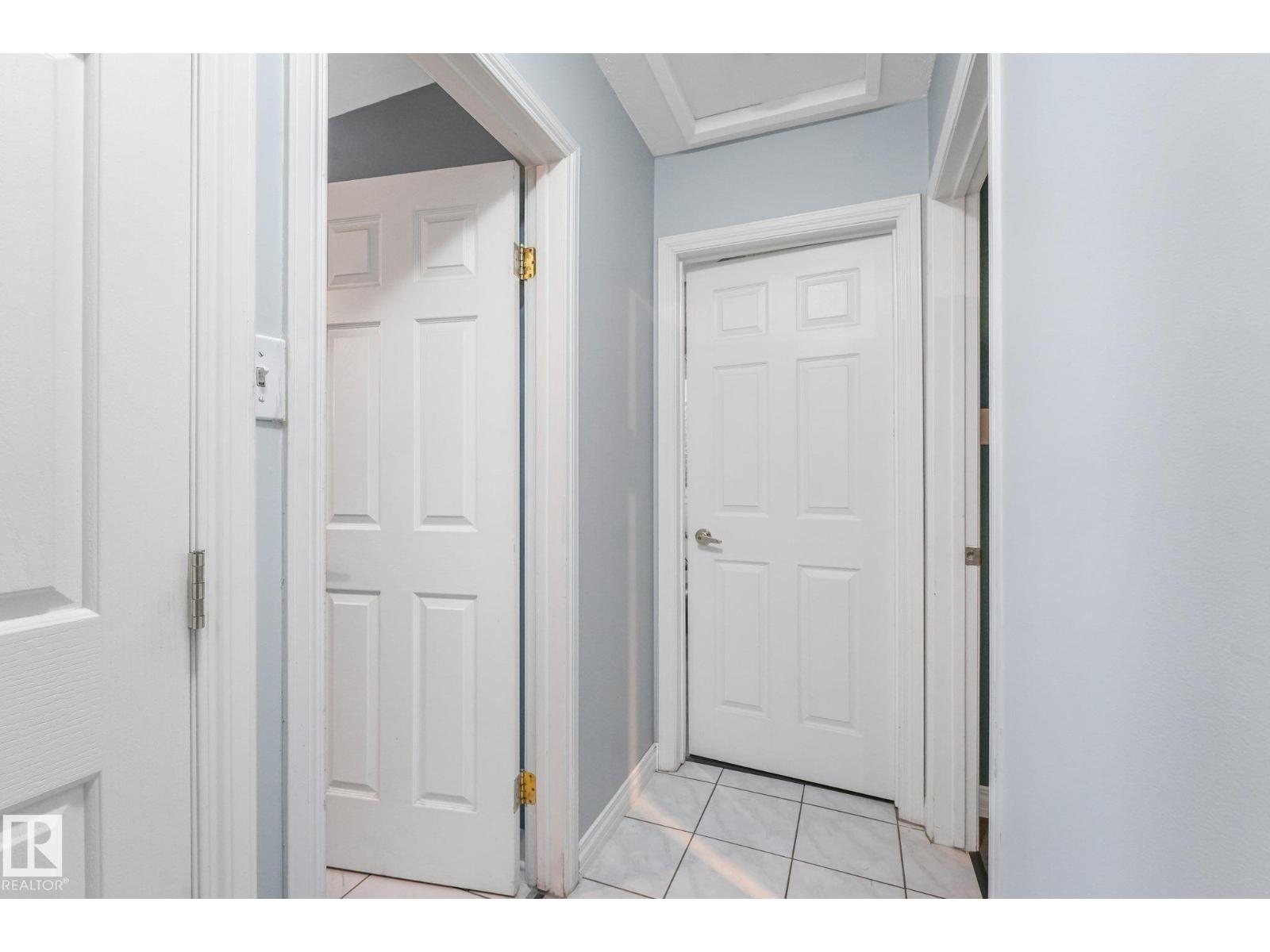 8712 137 AV NW - 19