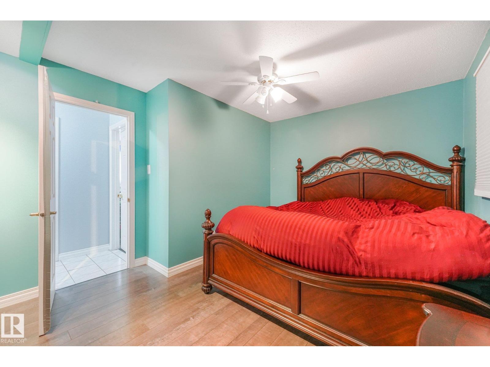 8712 137 AV NW - 26