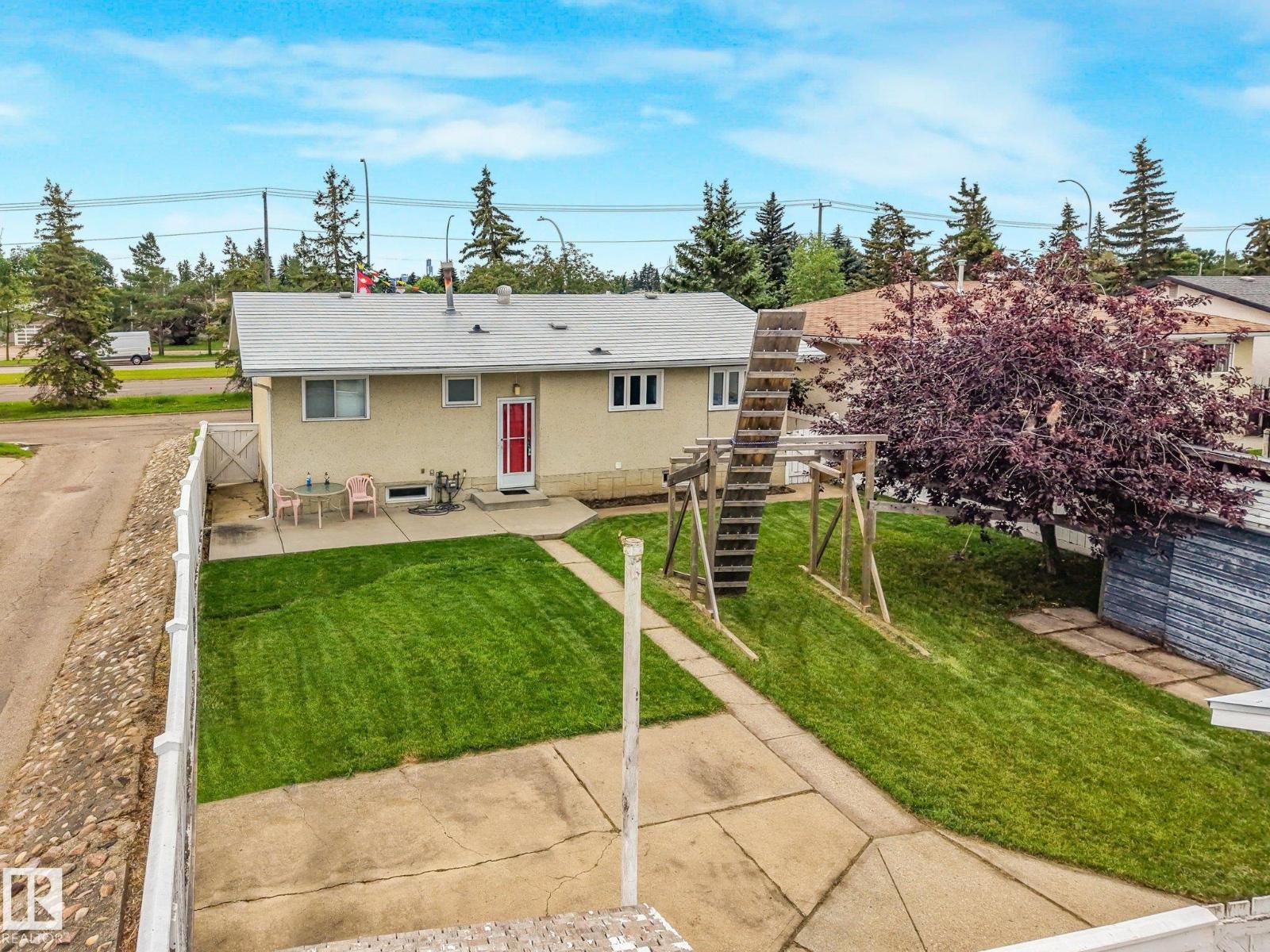 8712 137 AV NW - 69