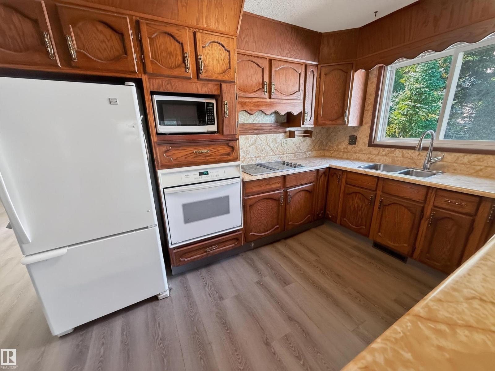11327 25 AV NW - Image 12