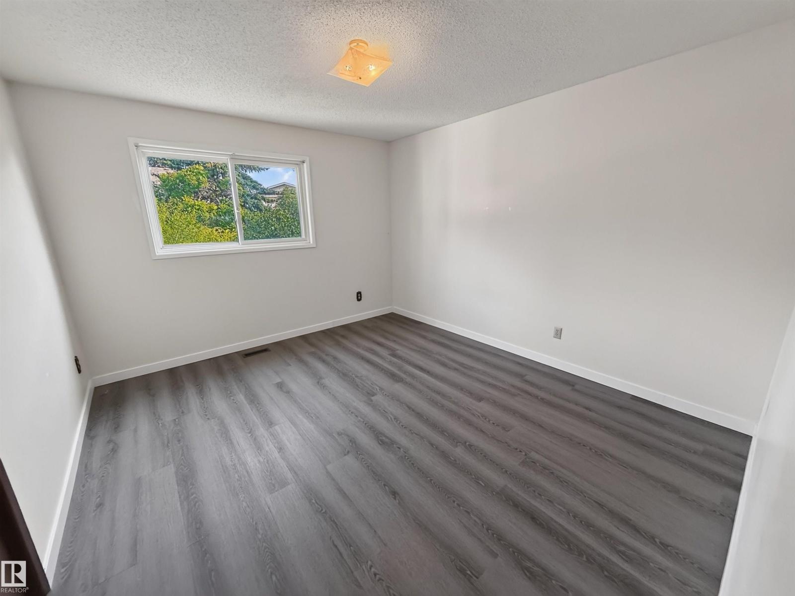 11327 25 AV NW - 29
