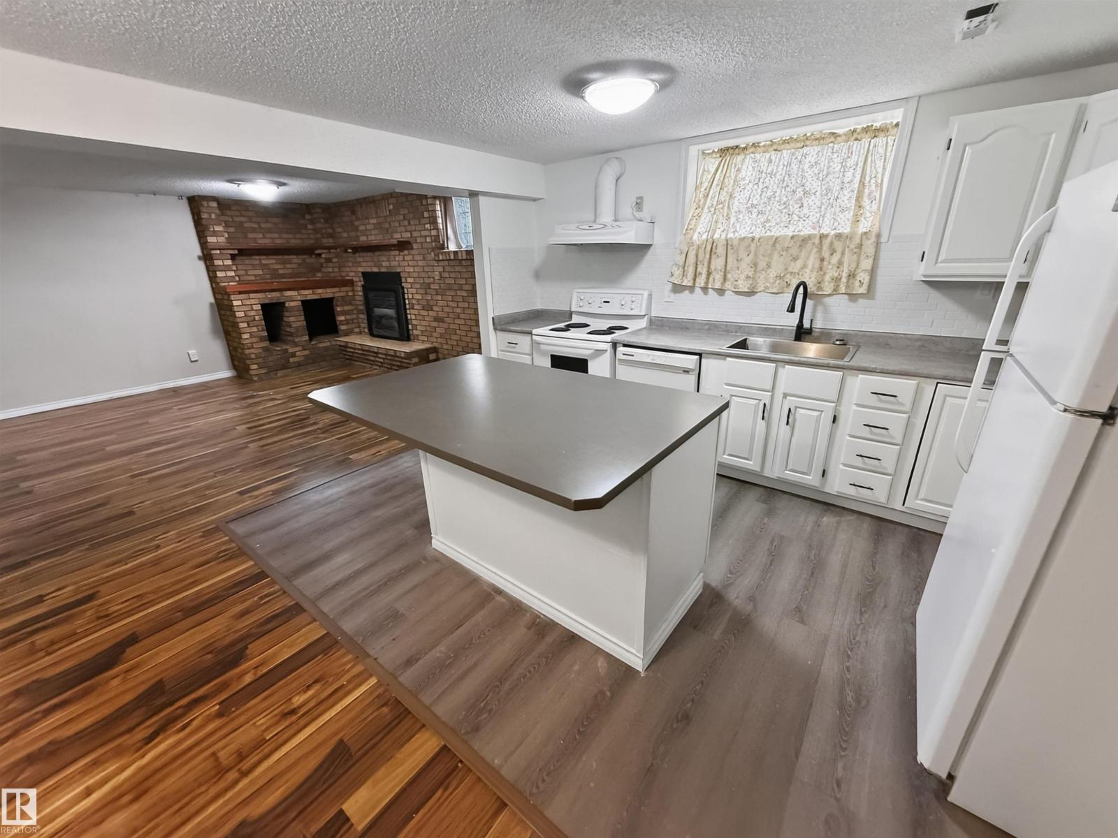 11327 25 AV NW - 39
