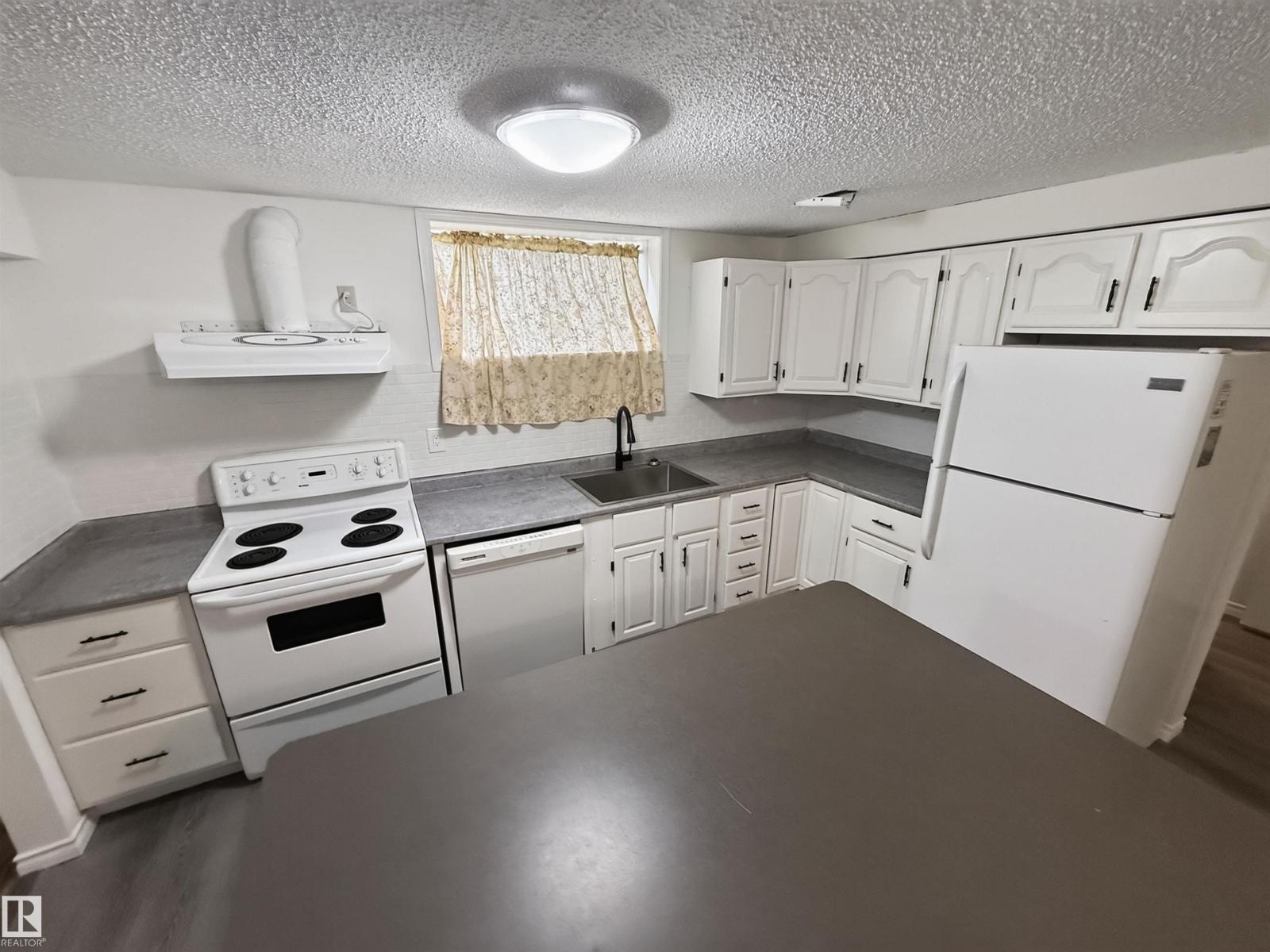 11327 25 AV NW - 41