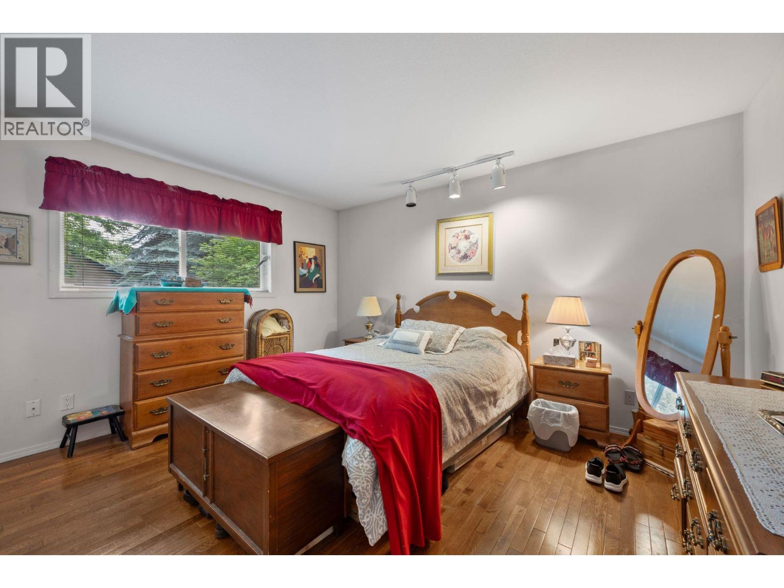4341 Dunsmuir Road - Image 13