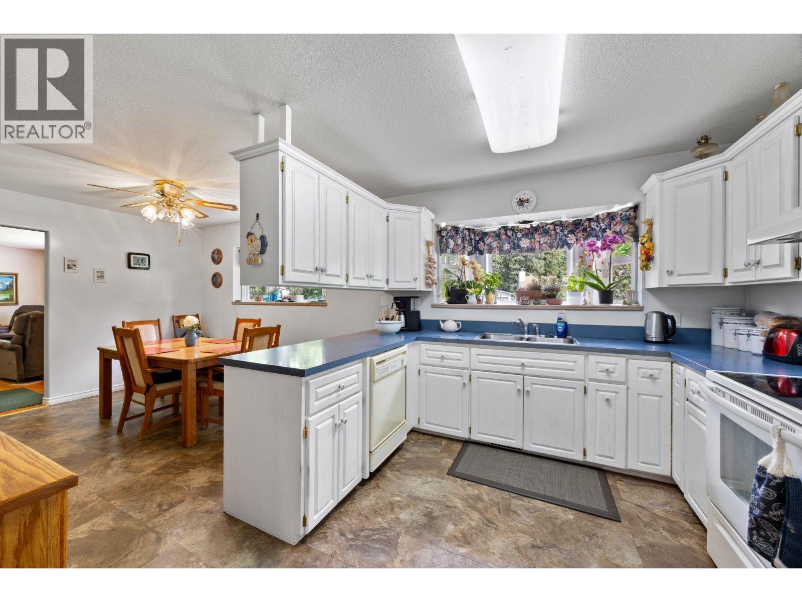 4341 Dunsmuir Road - 3