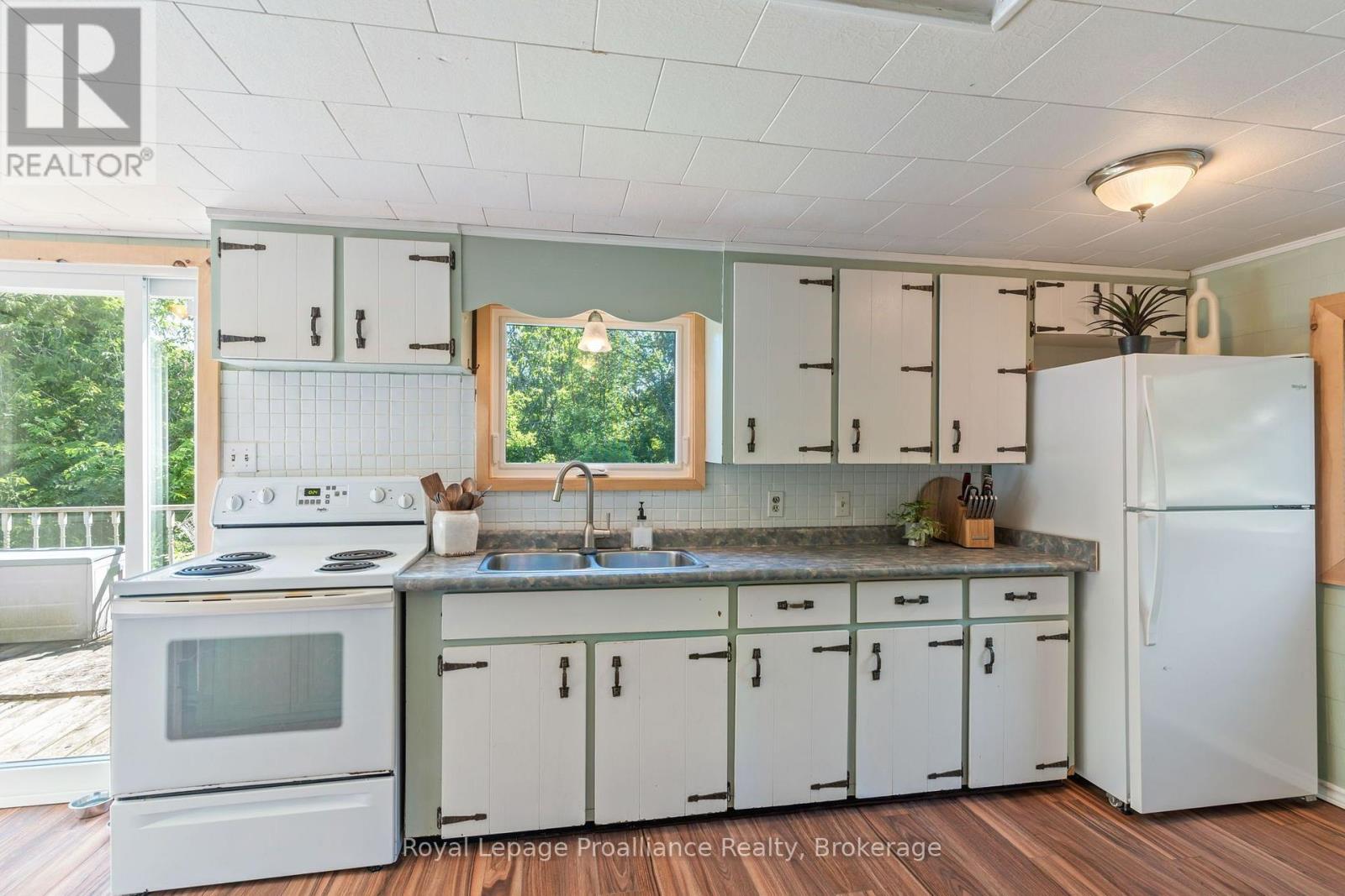 211 ALEXANDER ROAD - 21