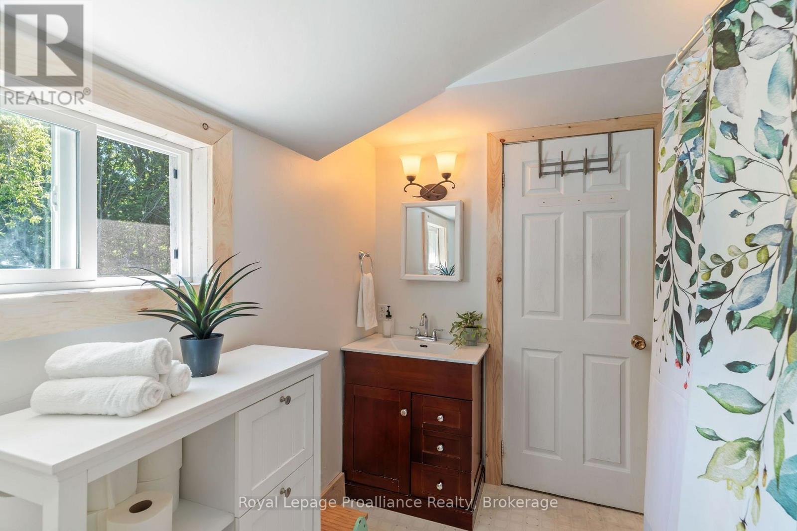 211 ALEXANDER ROAD - 27