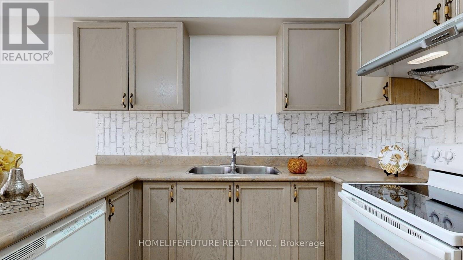 #47 435 MIDDLEFIELD ROAD - 9