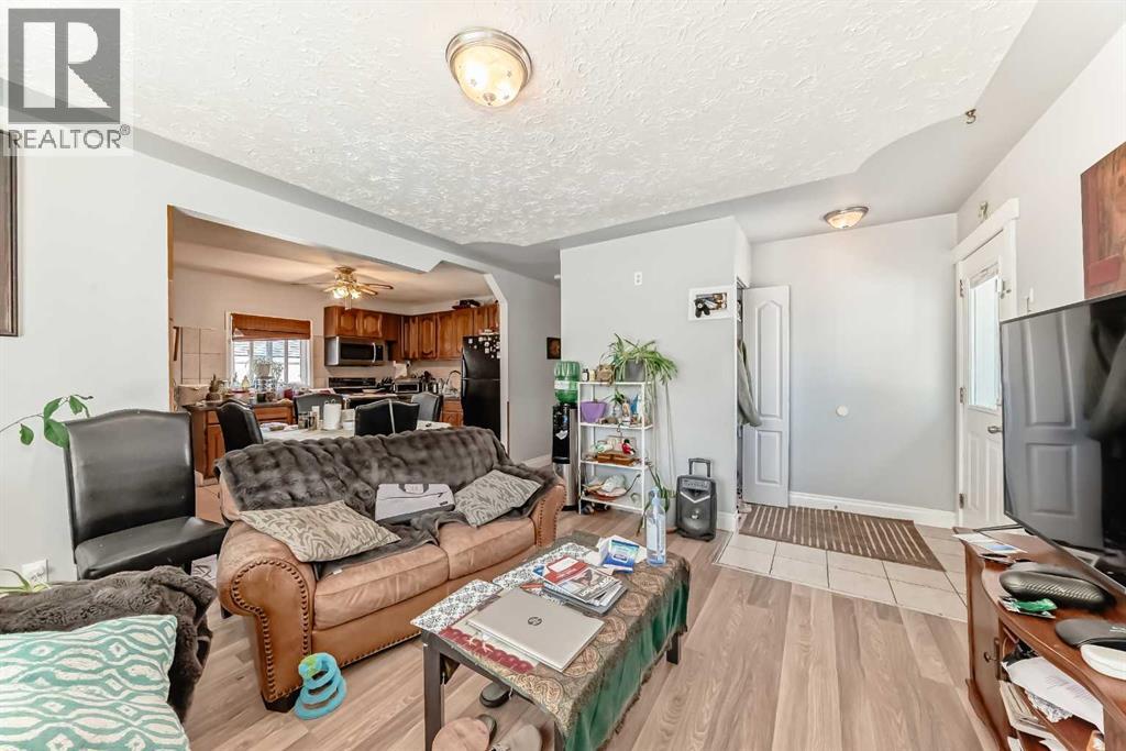4004 7 Avenue SW - 16