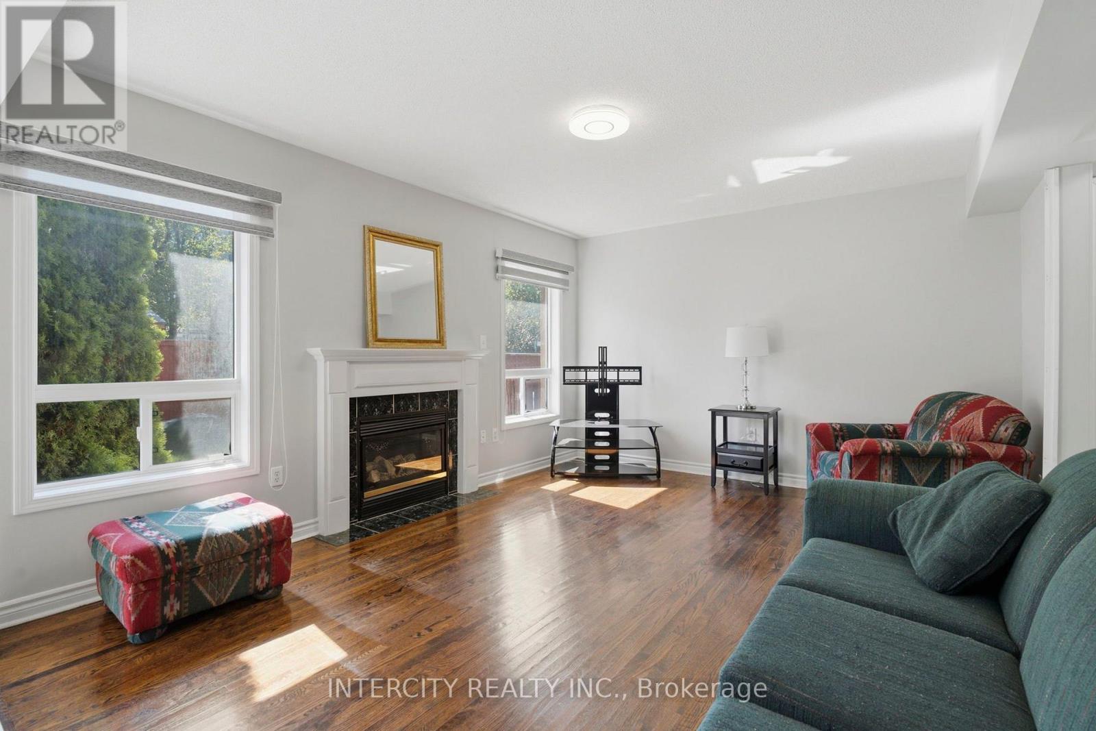 93 CHALONE CRESCENT - 12