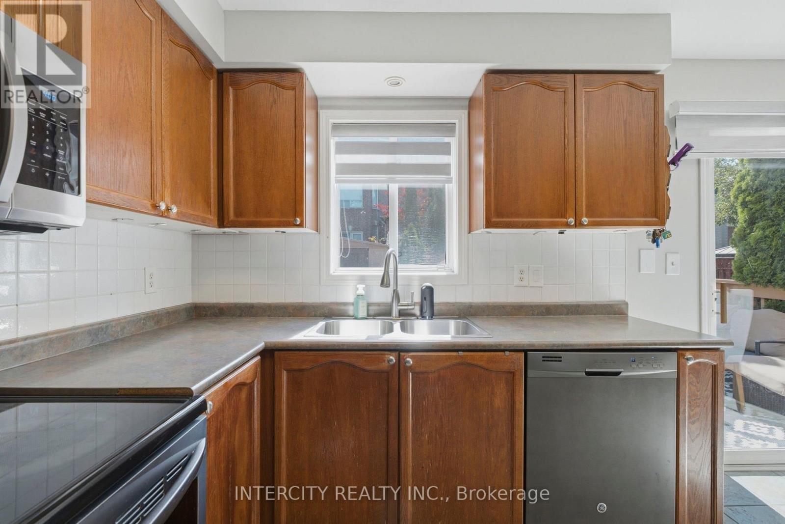 93 CHALONE CRESCENT - 15