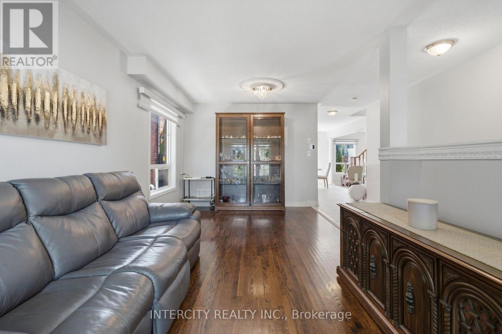 93 CHALONE CRESCENT - 8