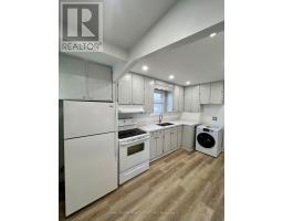 Bathroom - Main - 354 Kane Avenue, Toronto, ON M6M3P4 Photo 6