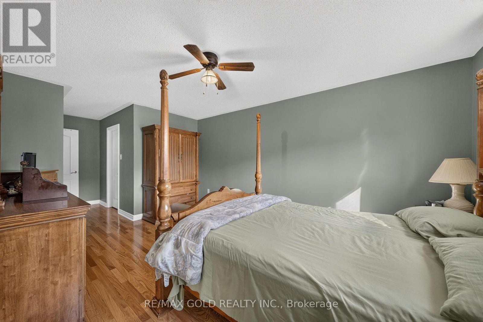 104 EVERINGHAM CIRCLE - 24