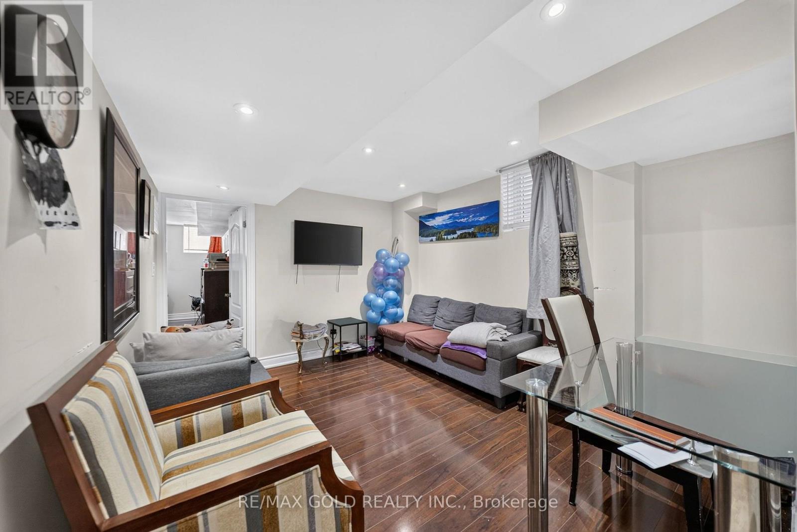104 EVERINGHAM CIRCLE - 33