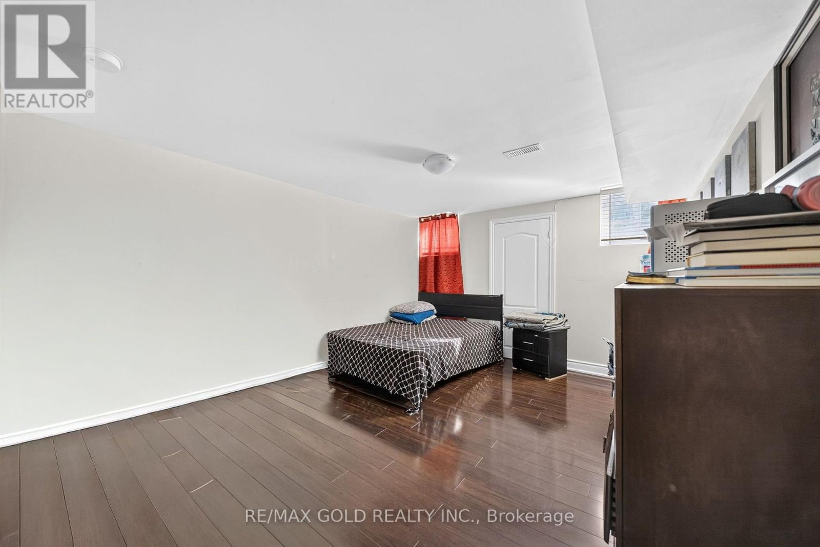 104 EVERINGHAM CIRCLE - 39