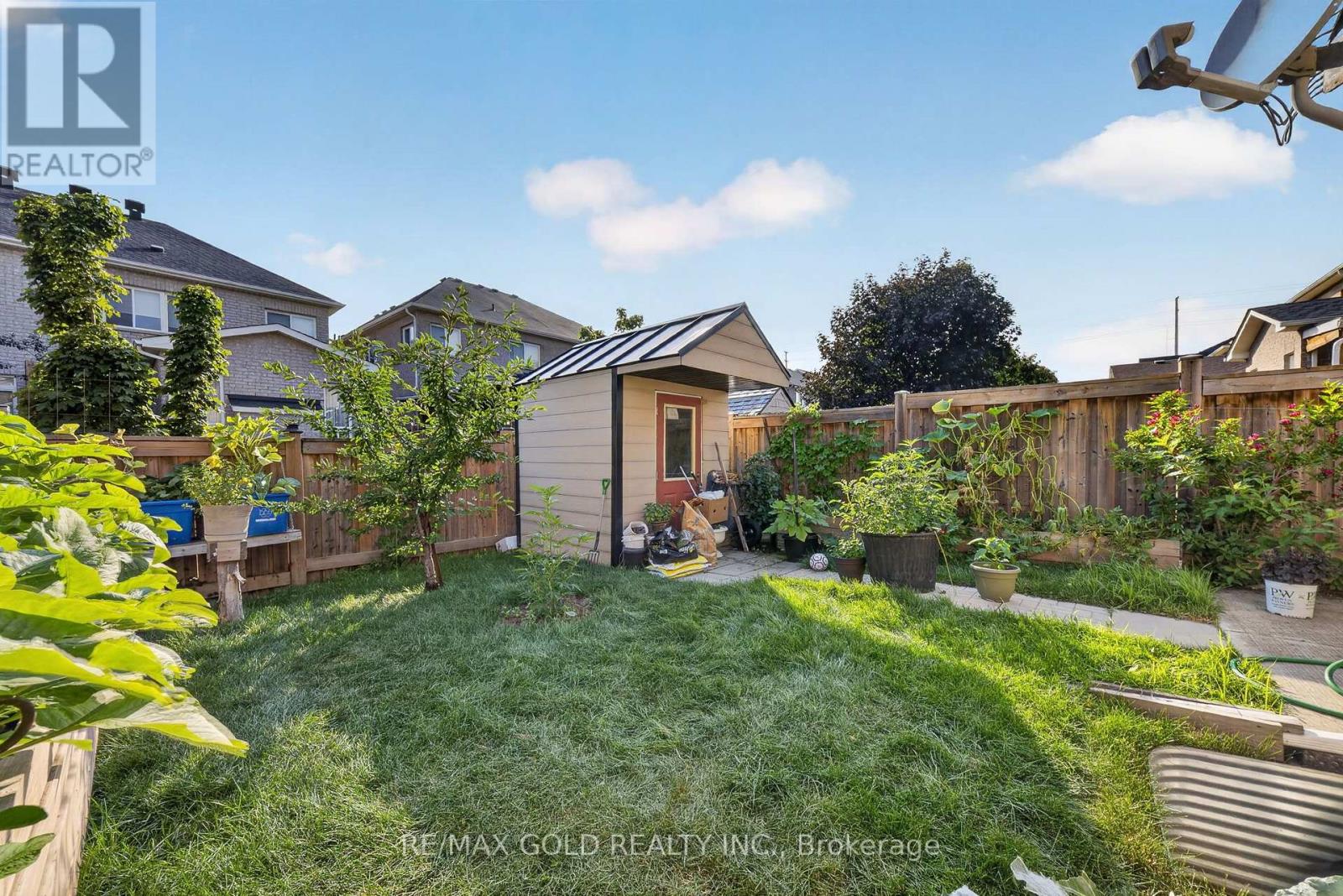 104 EVERINGHAM CIRCLE - 44