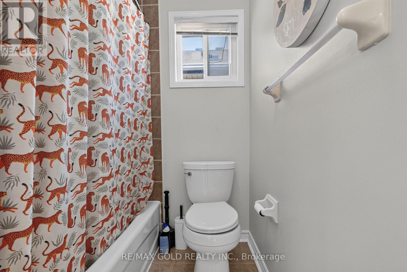 40 DUNURE CRESCENT - 31