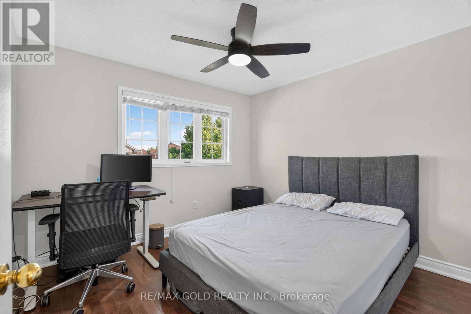 40 DUNURE CRESCENT - 34