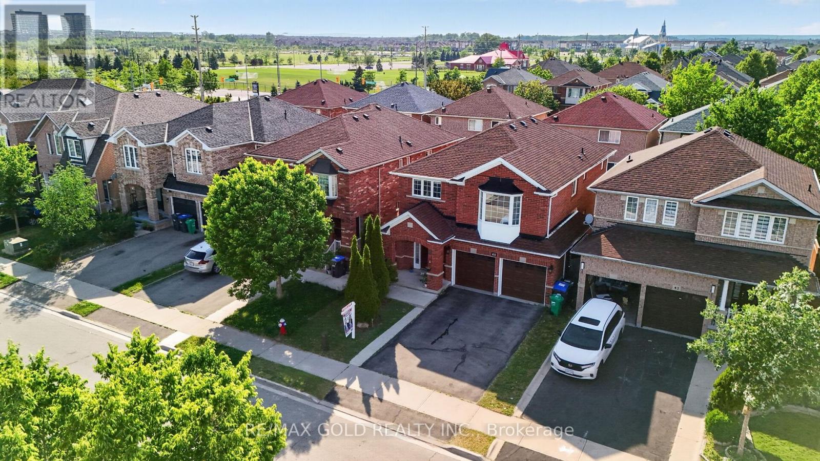 40 DUNURE CRESCENT - 45